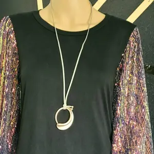 Long PU leather and alloy oval shaped necklace