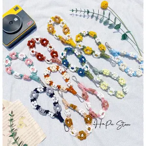 [NEW] Daisy Macrame Wrist Strap Keychain – Handmade Phone Charm (Free Phone Patch Included)