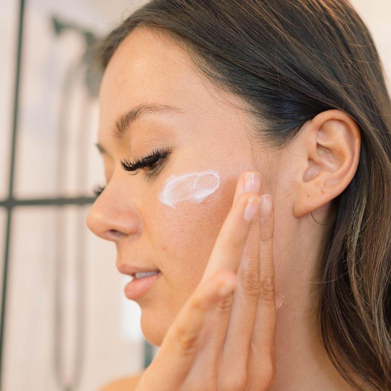 Beauty by Earth Face Self Tanner - Gradual Face Tan Non-Sticky Streak-Free Non Comedogenic Cruelty-Free Sunless Safe Bronze Tanning for All Skin Types