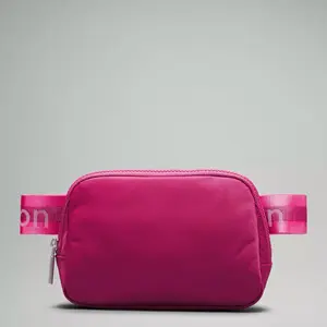 Sport Belt Bag with Logo Strap – Lightweight Crossbody Waist Bag for Everyday Use