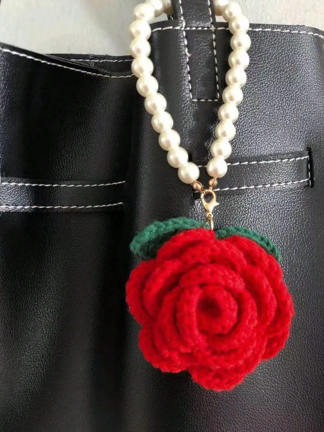 Handmade Crochet Rose Keychain with Pearl Chain, Romantic Rose Pendant, Vintage Knit Flower Bag Charm, Perfect Gift for Valentine's Day