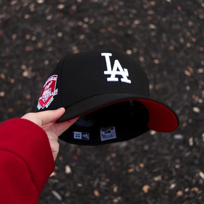 New Era 9FIFTY LA Dodgers Snapback Cap – Black Flat Brim Hat with White Logo Red Under Brim Adjustable Unisex Streetwear