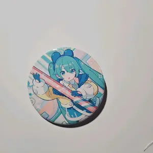 miku badge pin