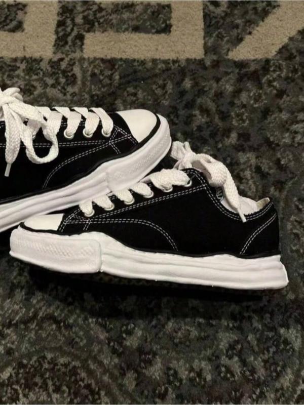 Maison Mihara Yasuhiro 2025 New MMY Classic Non-slip Lightweight Low-top Shoes, Campus Skate Shoes, Women's Classic Low-top Canvas Shoes, White Pleated Style, Men's and Women's Sneakers