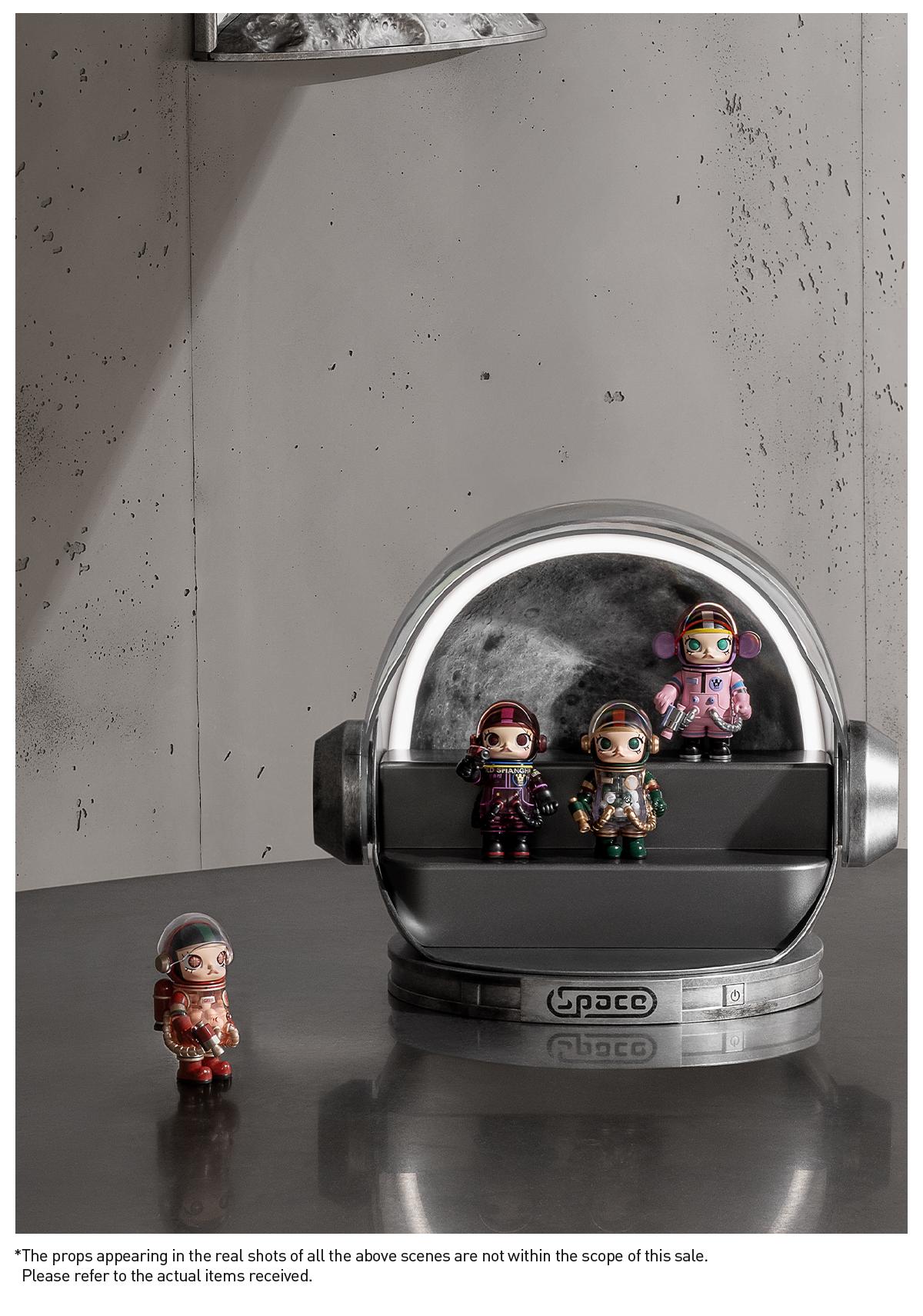 [Spanish] – MEGA SPACE MOLLY Refraction – Contenedor de Exhibición Luminoso