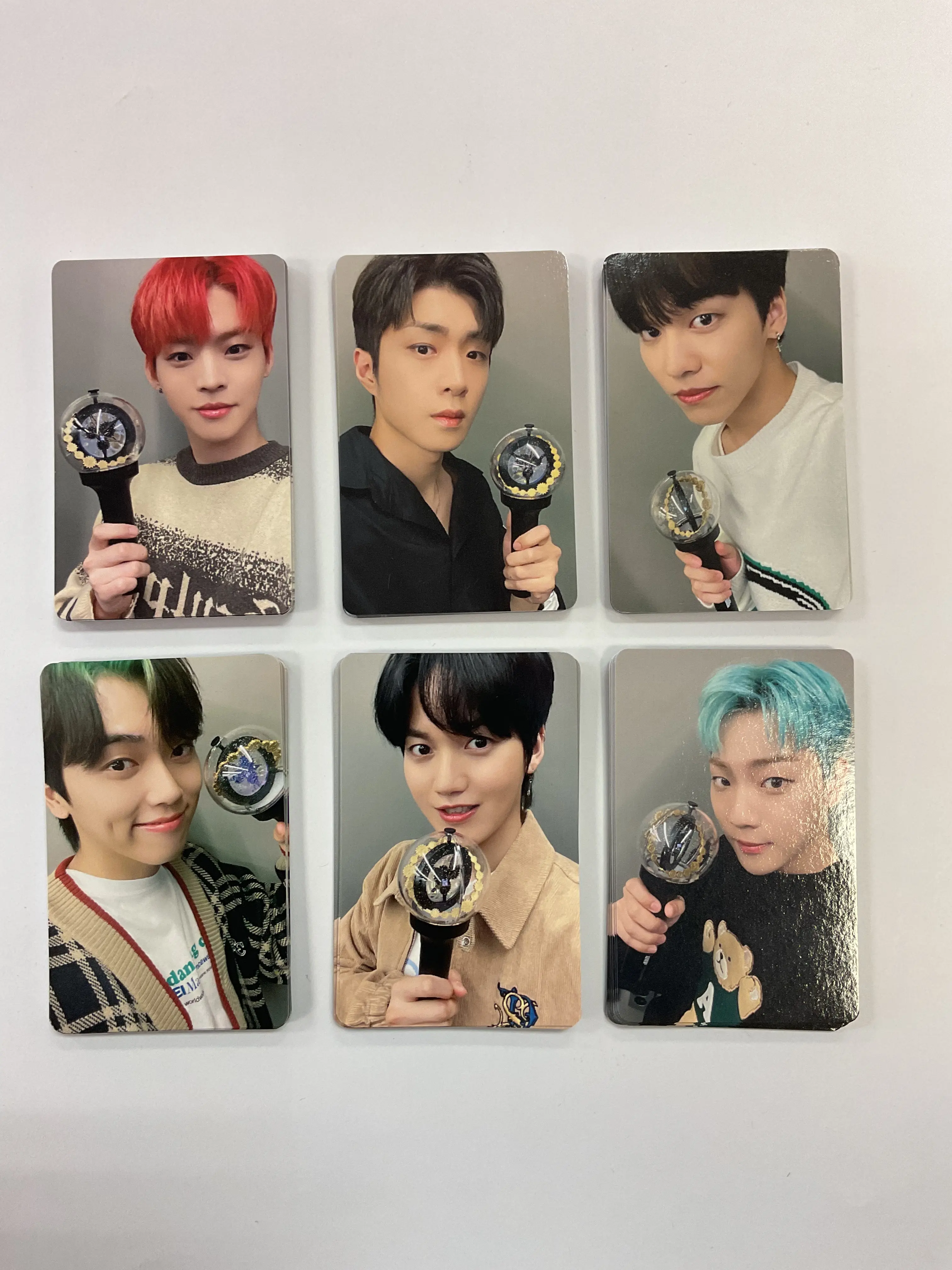 [ONF] Official Photocard: Pre-Order Exclusive Lightstick Photocard