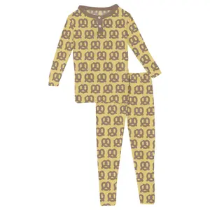 Print Long Sleeve Henley Pajama Set in Flax Giant Pretzel
