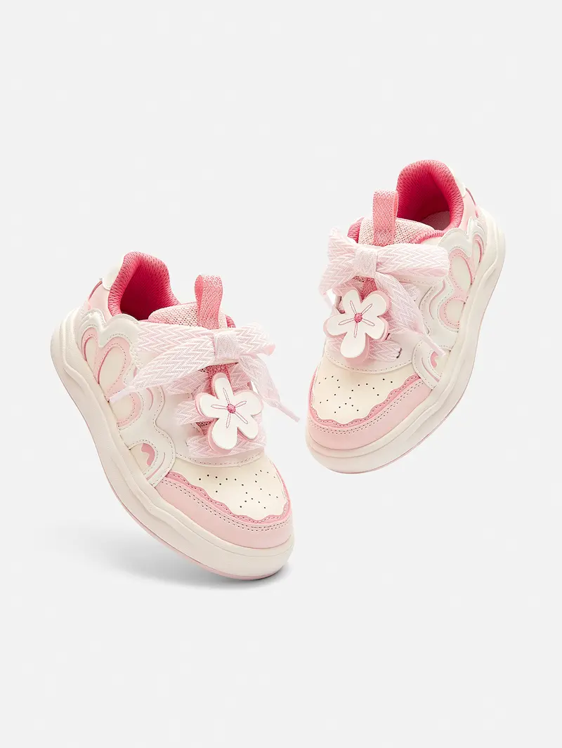 Balabala Girls' Casual Trainer Footwear - 2026 Spring Trend Low-Top Synthetic Sneakers, Sweet White Back to School Shoes, Round Toe, 3D Floral Design, Anti-Mold, Gentle Rebound EVA Midsole, Rubber Outsole, Quiet Step, Flat Heel (1 cm or Less)