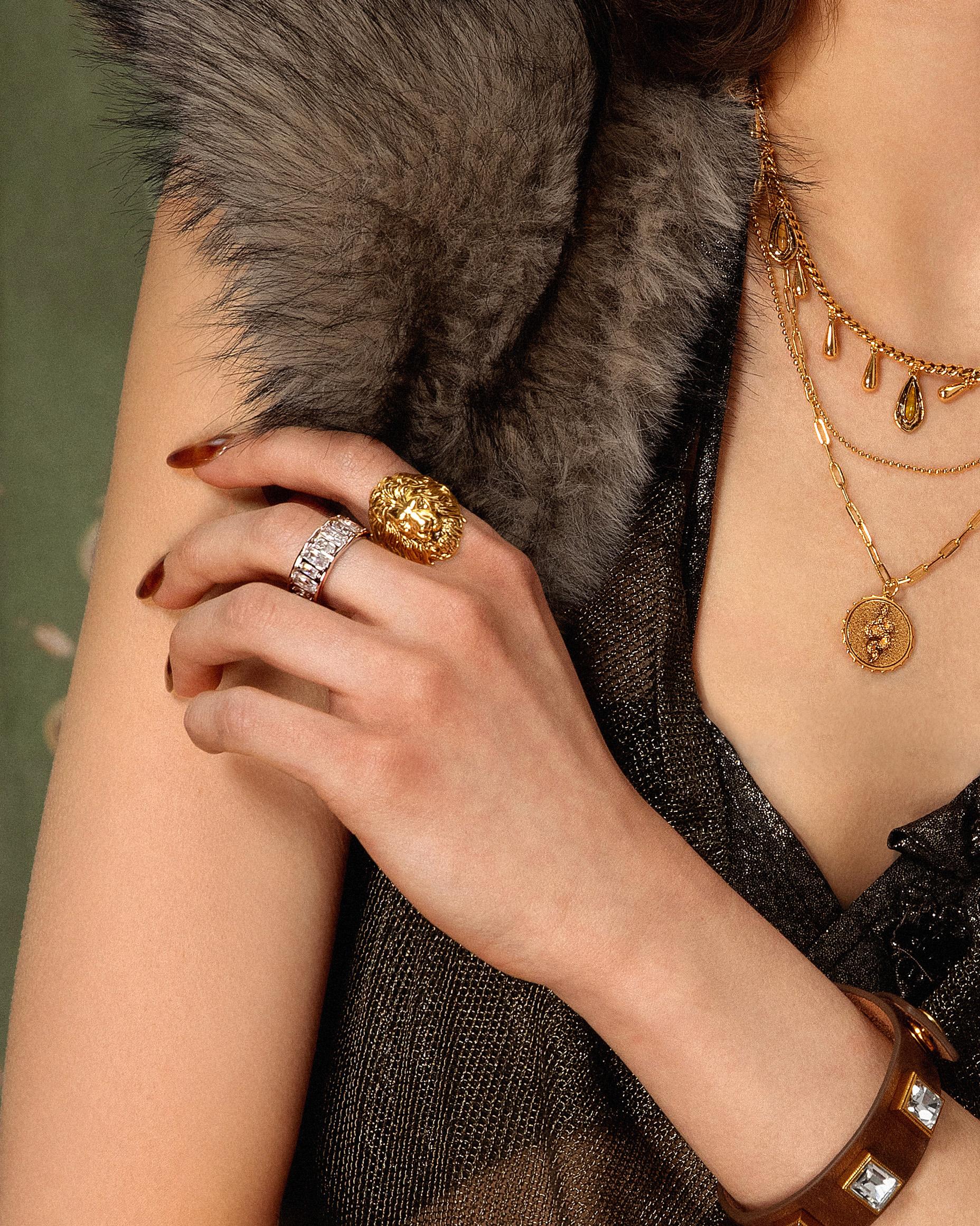 en route Lion Guard Ring in Silver, Fierce Lion Motif with Textured Mane Details, Commanding Masterpiece for Bold Expression & High-Impact Styling