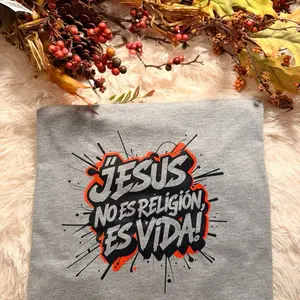 Christian Apparel Camisetas con mensajes cristianos Jesus No Es Religion Es Vida Grey Tee