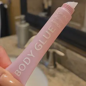 Body Adhesive 20ml - Body Glue Long-lasting adhesion, waterproof & sweat-resistant. Easy to remove without residue. Ideal for women's strap dresses, bikinis & other garments as a body adhesive  Bra Womenswear Fashion Clothes