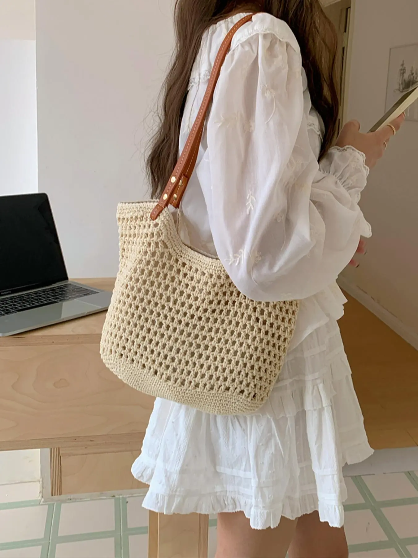 Large Capacity Women's Casual Woven Shoulder Tote Bag, All Seasons Cut-out Design Beach Bag for Vacation Daily Commute Casual Everyday Bag