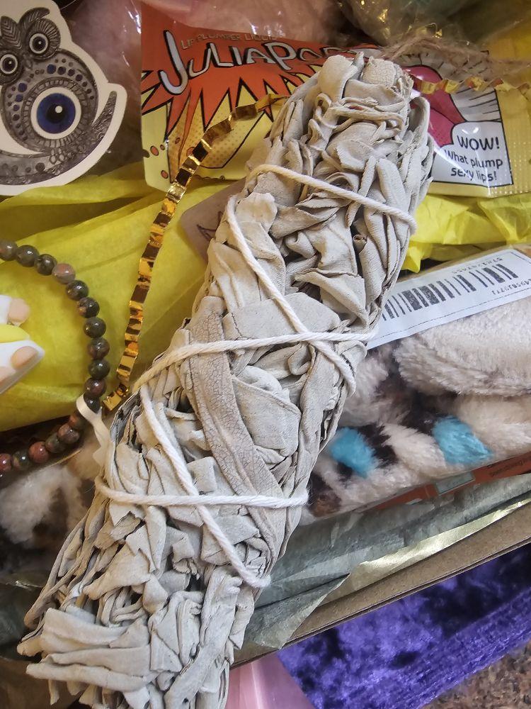 Aura Box All-in-one Set .MYSTERY BOX-crystals, candles,  cards, sage, palosanto, incense,  pink puff, head band Auspicious Auspicious Auspicious Birthday. gift box