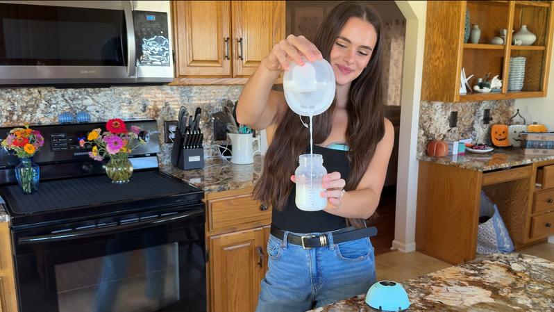 MomMed S33 Luma Built-In Night Light & Pain-Free Breast Pump For Night Pumping,Wearable Breast Pump, Electirc Portable Breast Pump, Breastfeeding Pump with 4 Modes & 9 Levels, 17/19/21mm Flange Inserts Babypump