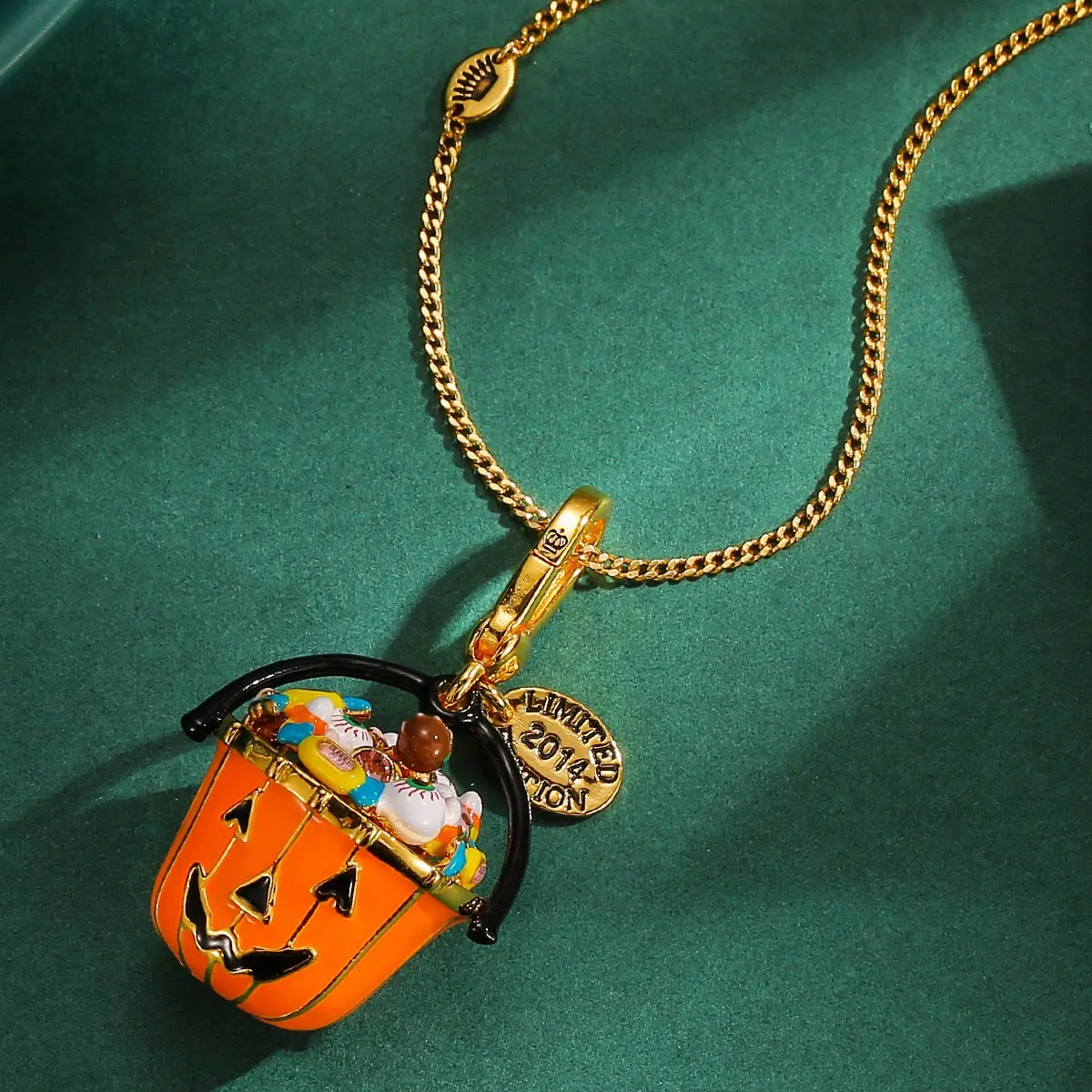 Halloween Pumpkin Pendant Necklace with Candy Overflow, Spooky Cute Enamel Charm on a Gold-tone Alloy Chain, Unisex Holiday Collectibles, Chain Jewelry Necklaces, Halloween Graphic Necklaces