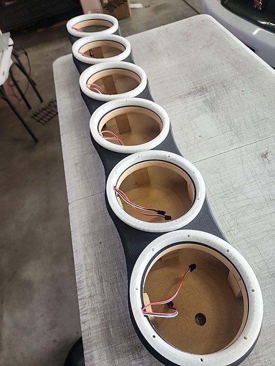 Smart Speakers LED Ring 6.5                                         Incluye Control remoto , controlador , 10 ft wire power and ground  universales para cualquier bocina 6.5 Deaf Bonce, sp audio, db drive Remote