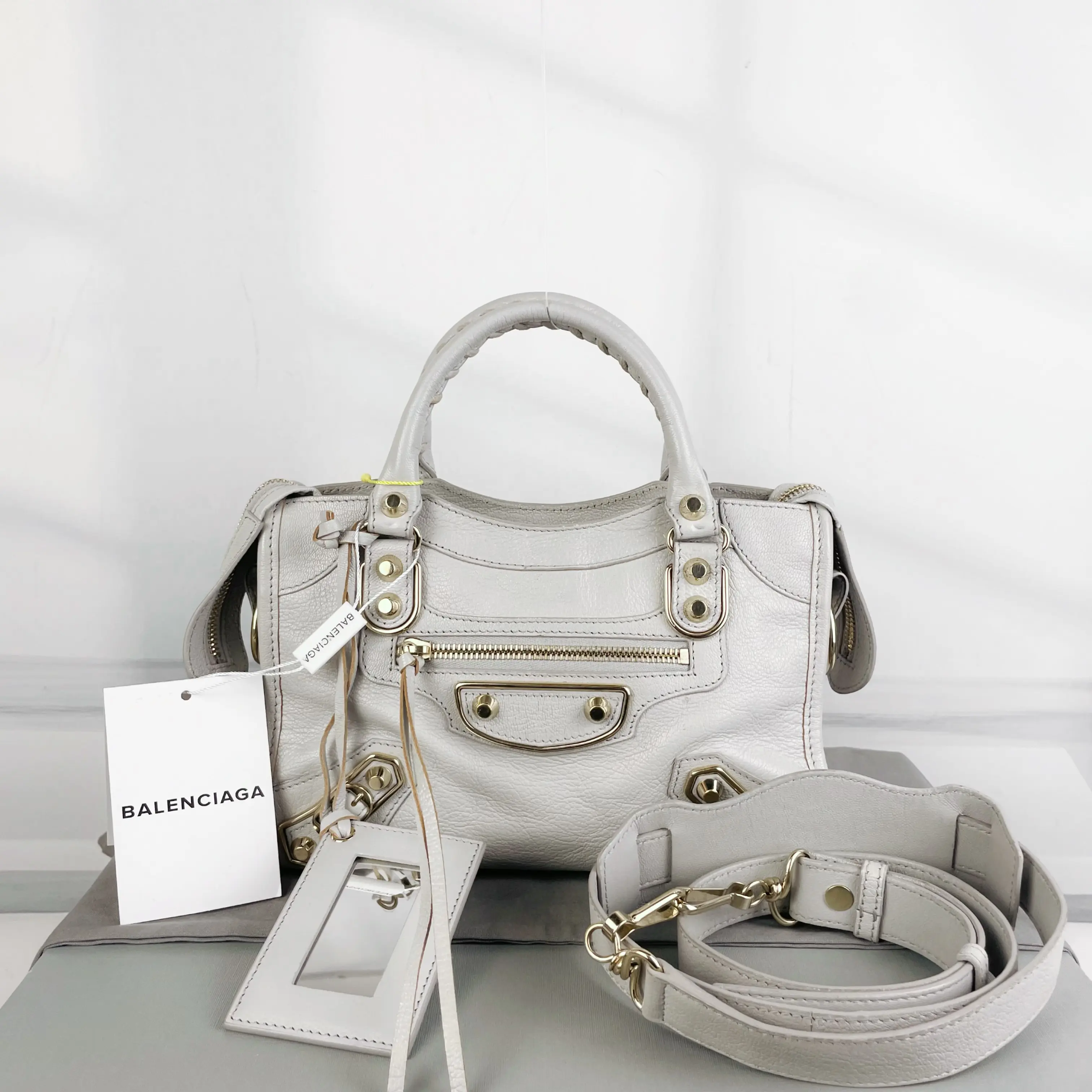 Pre-owned Balenciaga Lambskin Shoulder Bags 7.8'' R1059 Shoulder Bag C9209541390 0128 T1 Chloe