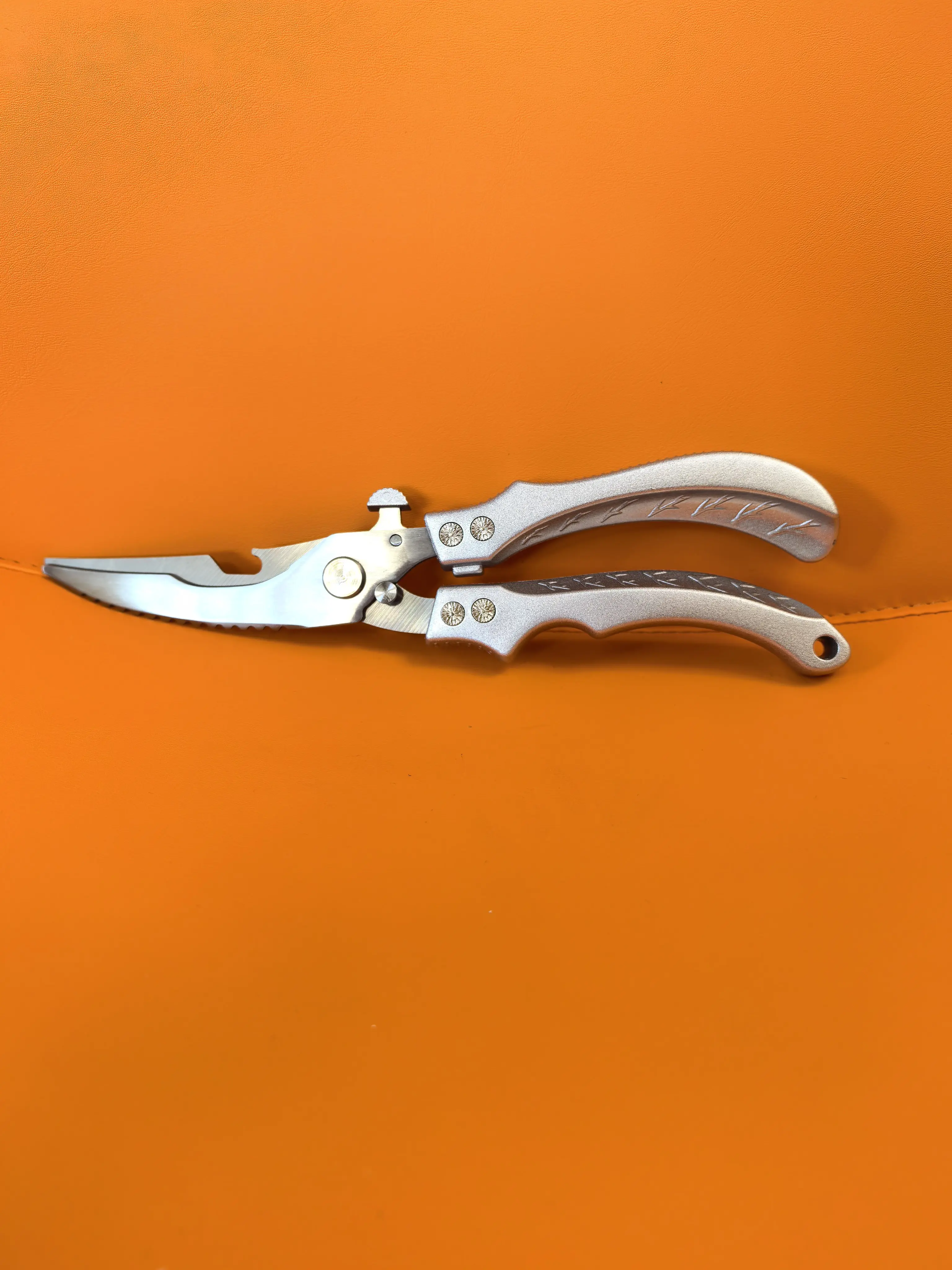 Home use powerful chicken bone scissors, multifunctional fish killing scissors, bone scissors, kitchen specific sharp stainless steel thick scissors Pro Shears Detachable