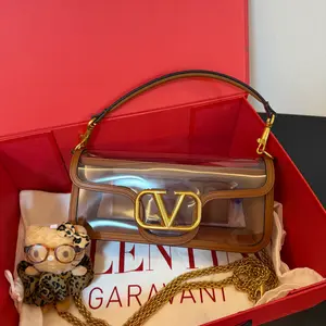 Pre-owned Valentino Leather Shoulder Bags 10.24'' R4039 Shoulder Bag C8856135662 0311 T2 Betsy