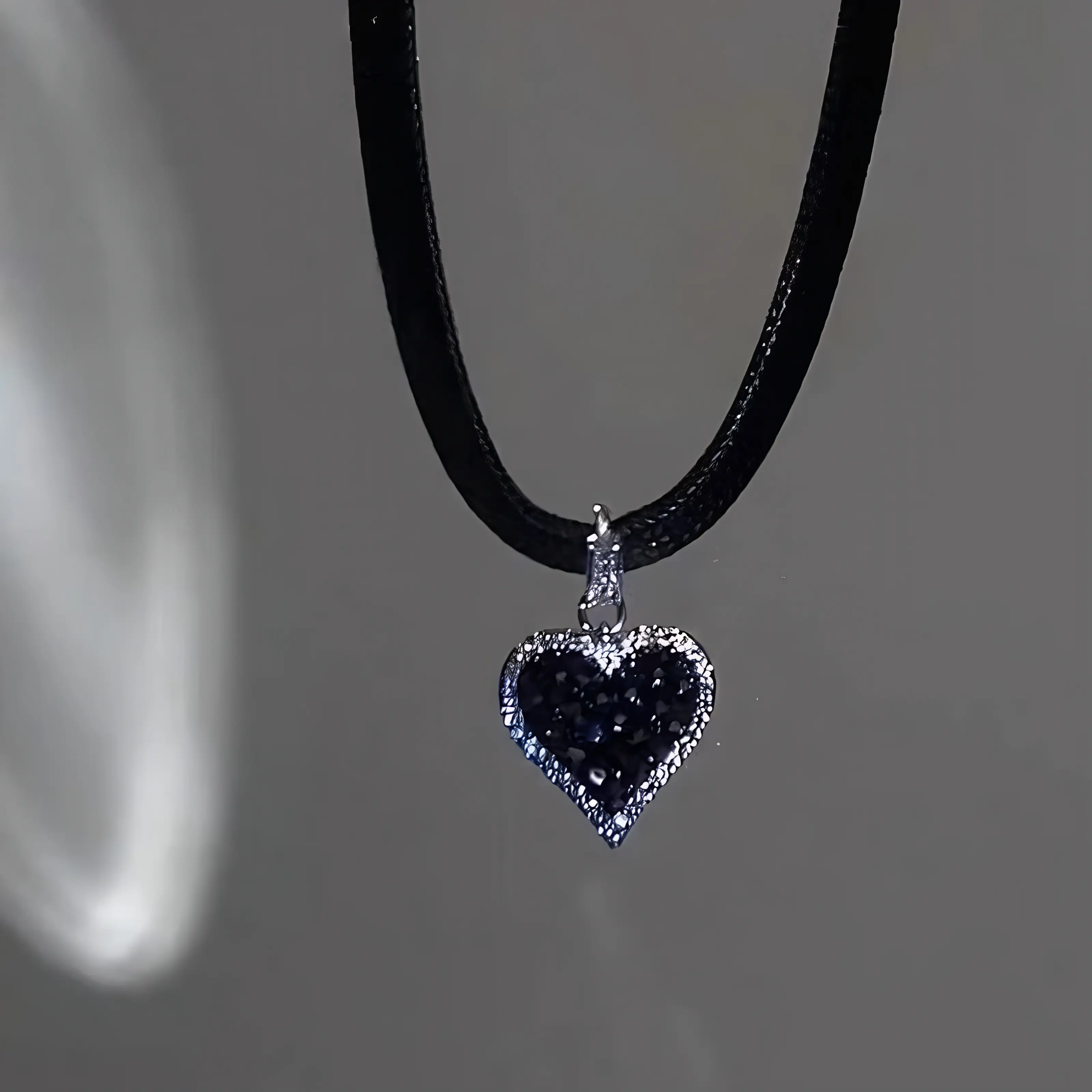Women's Collar Chain with Chic Love Motif, Short Metal Choker, Versatile Fashion Accessory for Female Daily Wear, Necklaces For Women, Crystal Necklace, Heart Necklace, Light Luxury