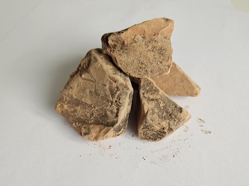 Pure Smoky Yellow-White Clay Edible Chunks Sand-Free Non-Sticky Cosmetic Grade Quality for Safe Consumption