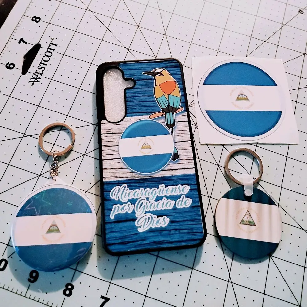 Nicaragua 505 Funda para Celular con Diseño Único "Guardabarranco y Frase Nicaragüense por Gracia de Dios" Incluye Llavero a Juego con Diseño de la Funda