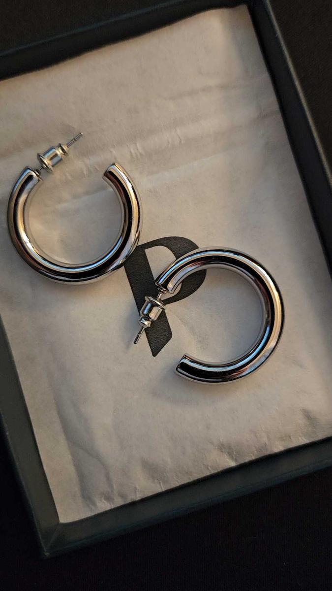 Item: White Gold - 30 Millimeters