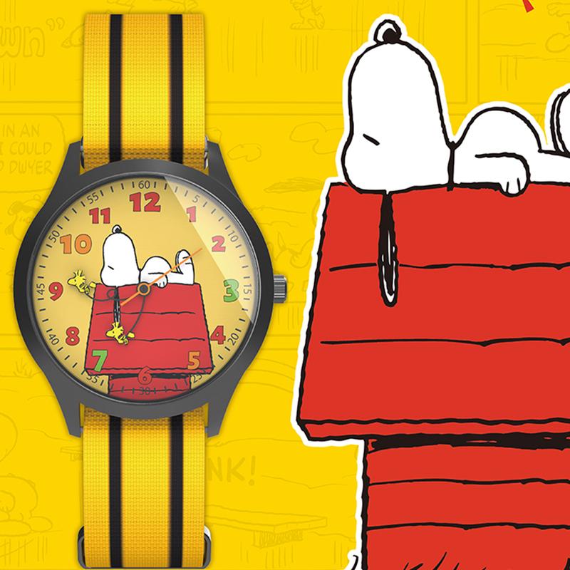 【New Year's gift】MINISO Snoopy Friends Series Watch Surprise Blind Box - Functional and Fashionable Watch for Snoopy Fans, Children's Gift, Desktop Toy, Black Friday, New Year's gift