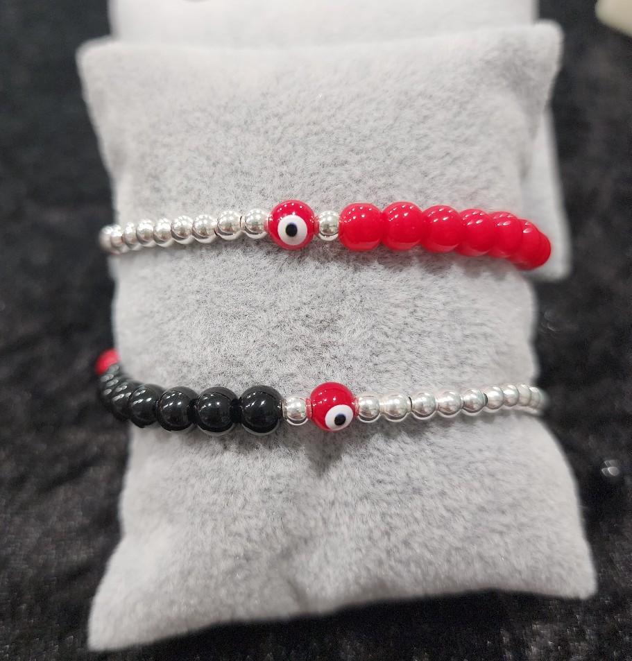 Pulsera ojo rojo y negro.Red and black eye bracelet.