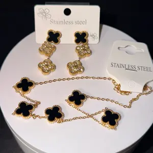 Set negro de Acero inoxidable con baño de 18k     Black Stainless steel set