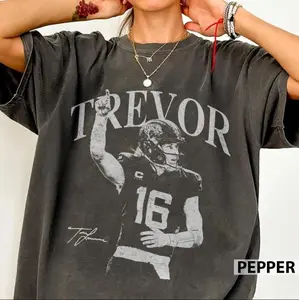 Trevor Lawrence Football Vintage, Short Sleeve Crew Neck T-Shir, Fitted, Pull On, Casual, Unisex Cotton T-Shirt