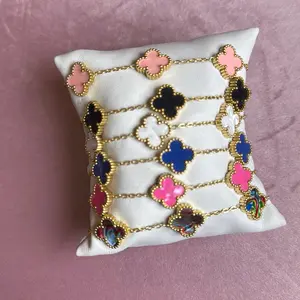 Floresita Pulsera with Colorful Clover Charms and Gold Chain for Stylish Accessory