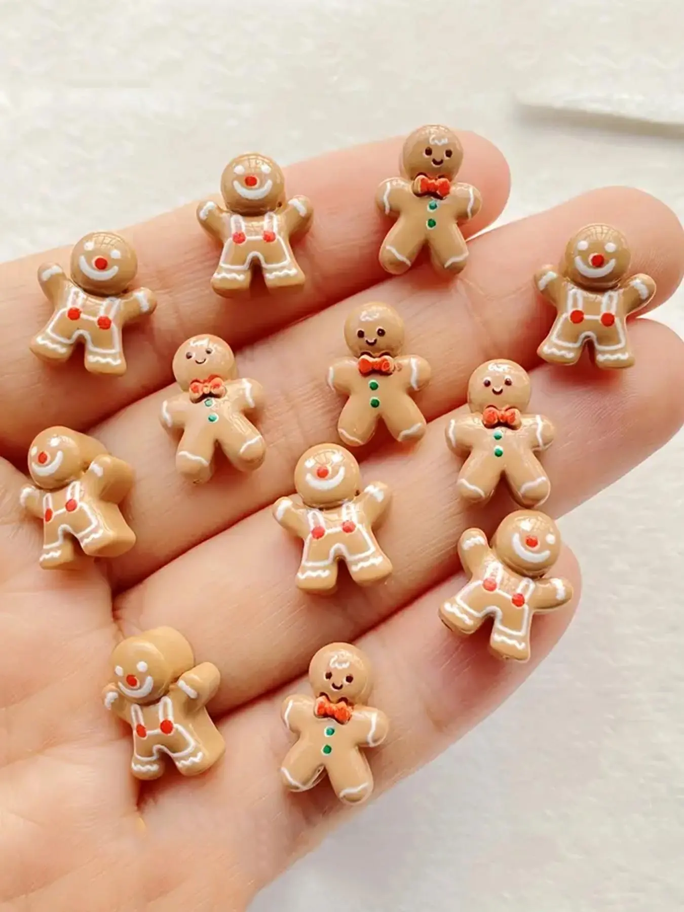 50pcs Gingerbread For Man Christmas Decorations, Decorative Ornament, Decorations Accessories, Flatback 3D Mini Figurines, Colors For DIY Crafts, Jewelry Making, For Holiday Decorations & Gifts, Festive Embellishments, Cartoonish Design