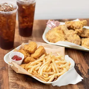 Karat Earth 9”x7” GreaseEase Molded Fiber Food Tray, PFAS free - 500 pcs