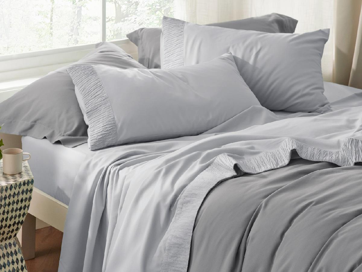 Bedsure 4 Pieces Bed Sheet Set 14 Inch Breathable & Cooling - Hotel Luxury - Easy Care Machine Washable Polyester Microfiber Bedding for Women, Men