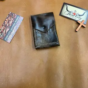 Full grain leather minimalist wallet hand made.
