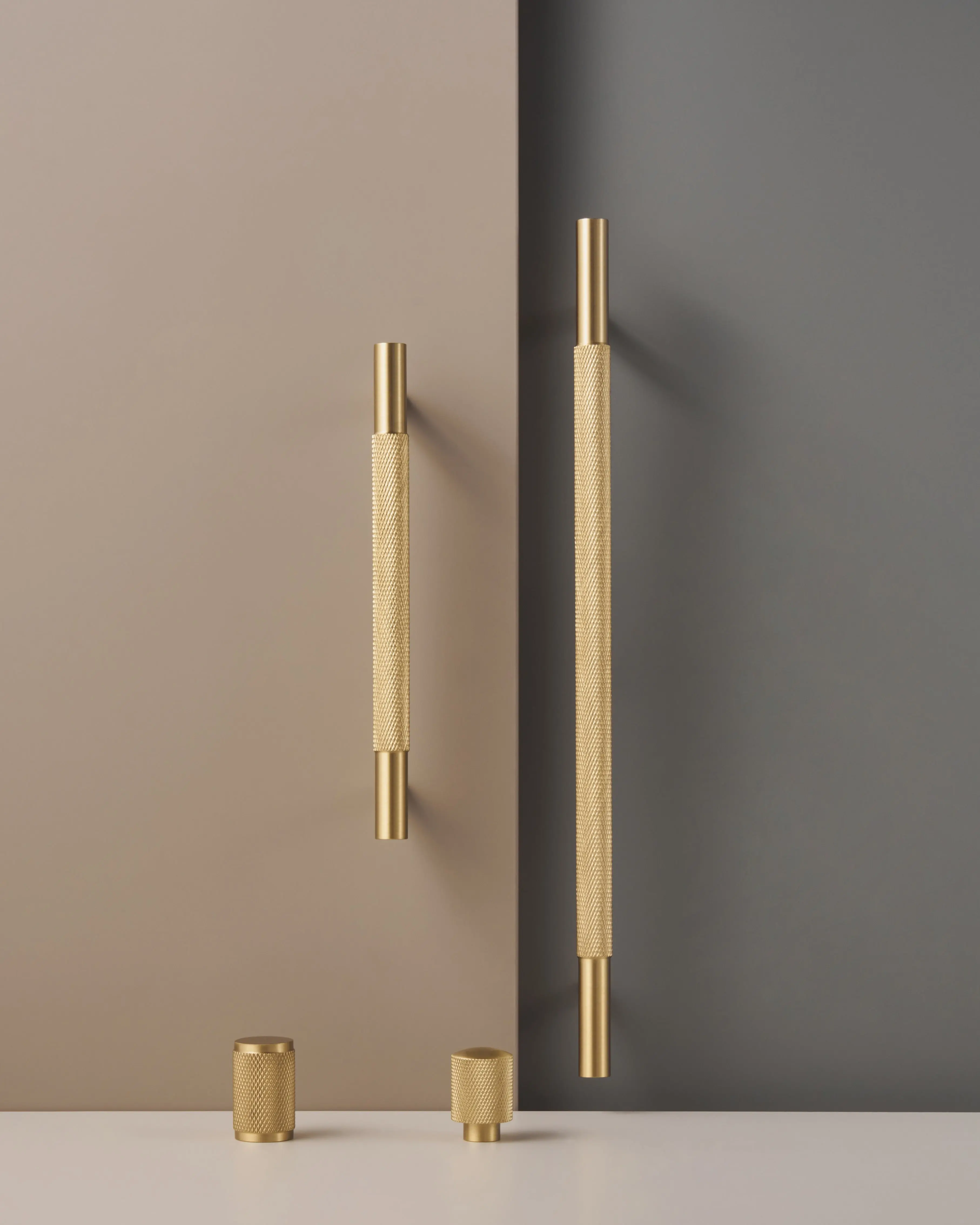 MERCER KNURLED BRUSHED BRASS PULL