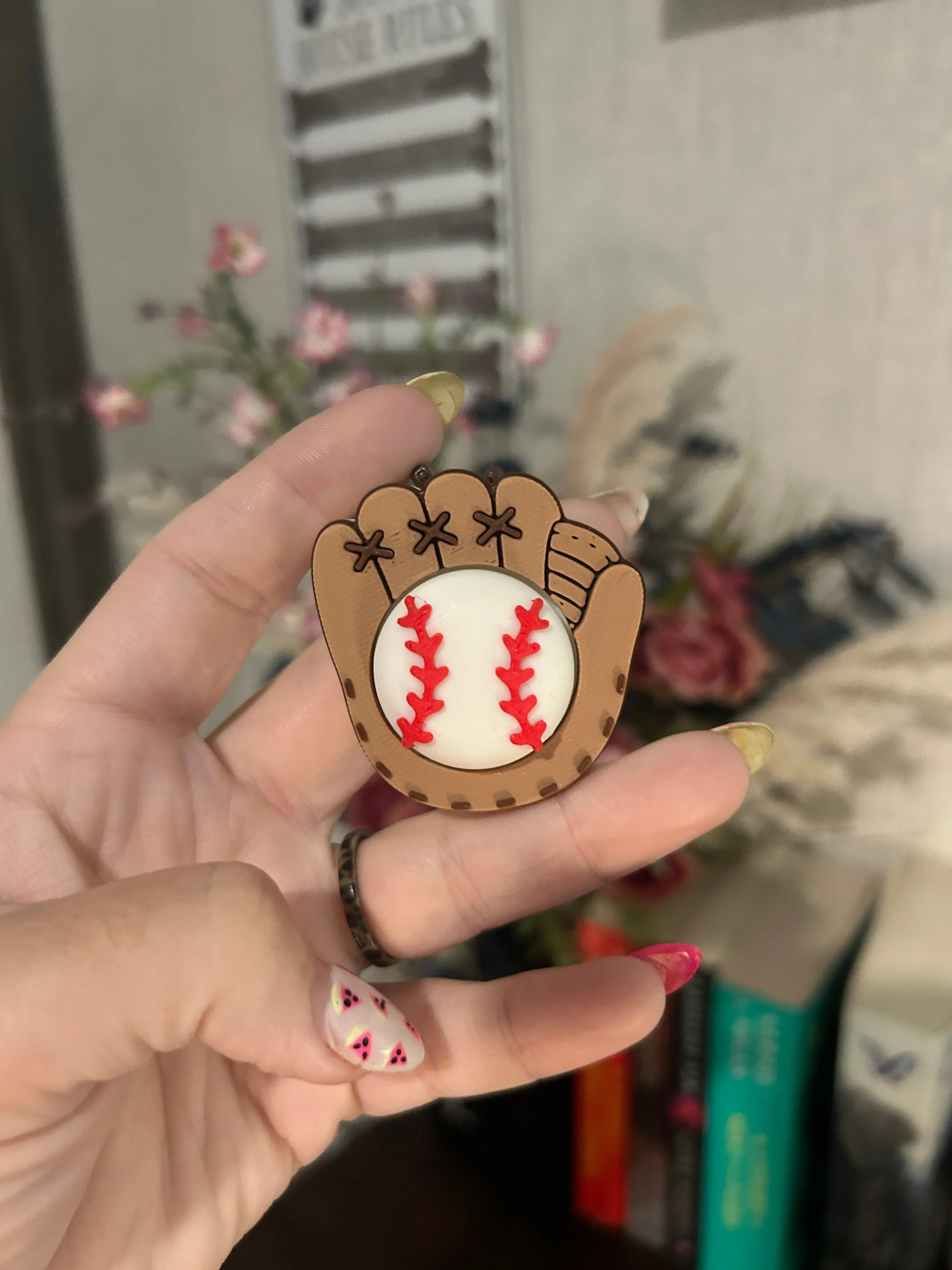 Unisex Silicone Stress Relief Baseball Glove Print Keychain, Stress Reliever Clicking Toy Fidget Clicker Accessory, On-The-Go