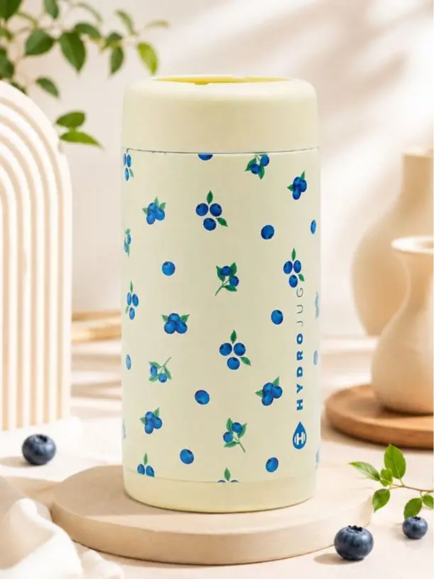 Keep your drinks colder for longer with the Slim Can Cooler !