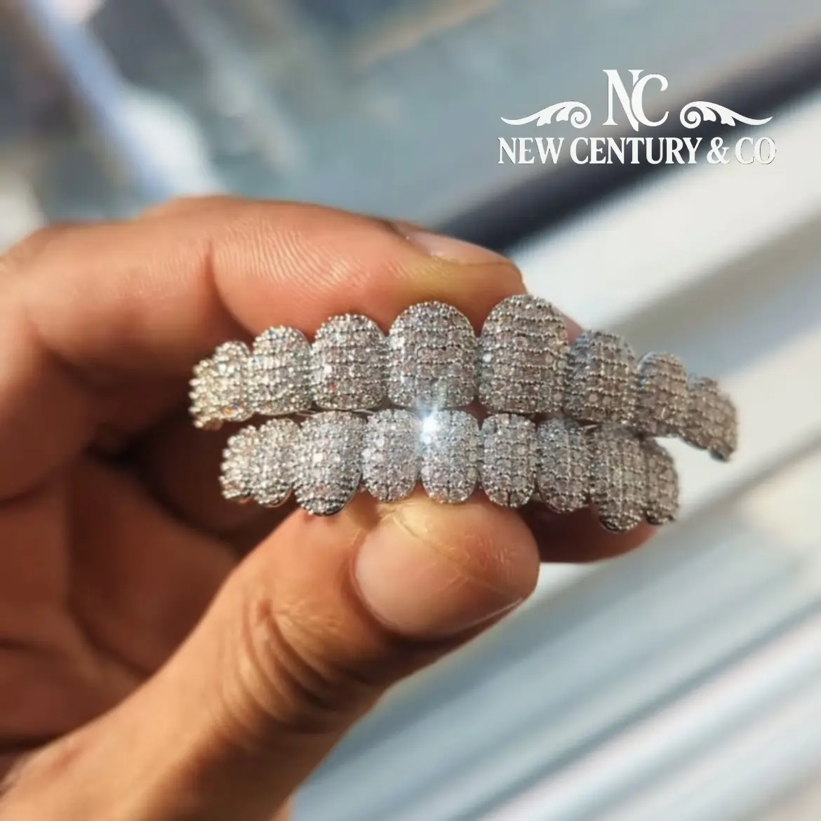 Luxury and Precision Custom-Designed Grillz, Iconic Honeycomb Pattern Flawless Diamond Pullout Teeth Accessory for Unisex Hiphop Streetwear Fashion Accessories
