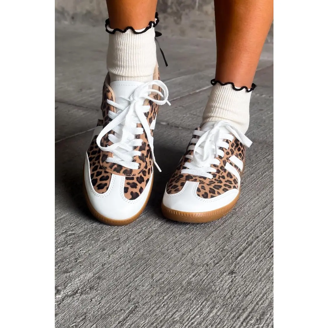 Women's Cheetah Casual Trainers, Low Top Leopard Print Walking Shoes with White Faux Leather Accents and Gum Sole