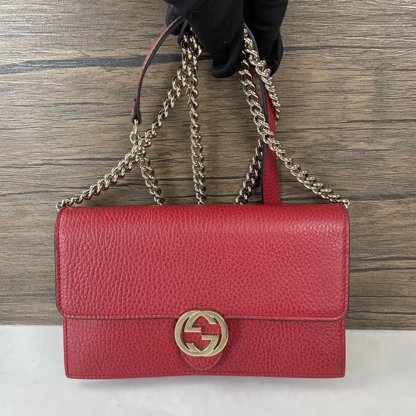 Pre-owned GUCCI leather Crossbody Bags Interlocking G Wallet on Chain (Red Dollar Leather, Gold Tone Hardware)+charm++