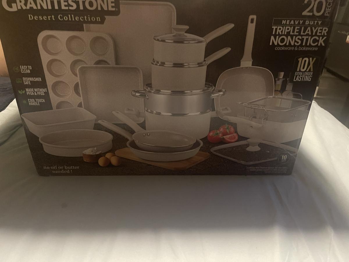 Item: 20pc Speckled Cream Set