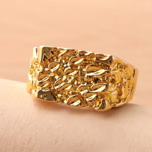 Simple 18K gold-plated alloy ring for men, with raised engraving. Unisex jewelry.