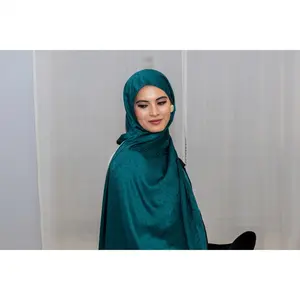 Women's Emerald Green Silk Chiffon Hijab – Soft Lightweight Modest Headscarf for Everyday Wear – Zoya Z