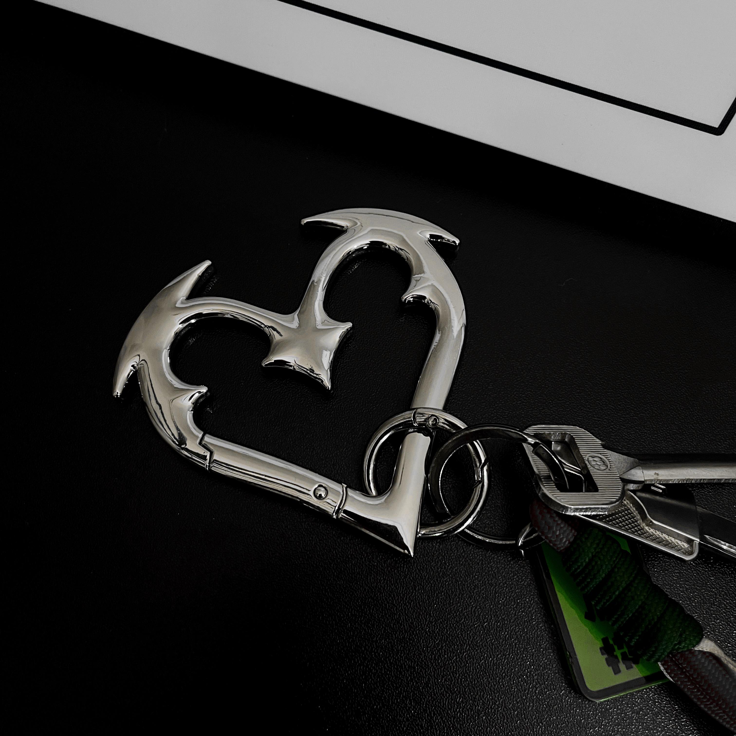 Heartbreaker Carabiner Gothic Heart-Shaped Metal Keychain Heavy Duty Bold Design Zinc Alloy Perfect for Keys Bags Statement Fashion Accessories