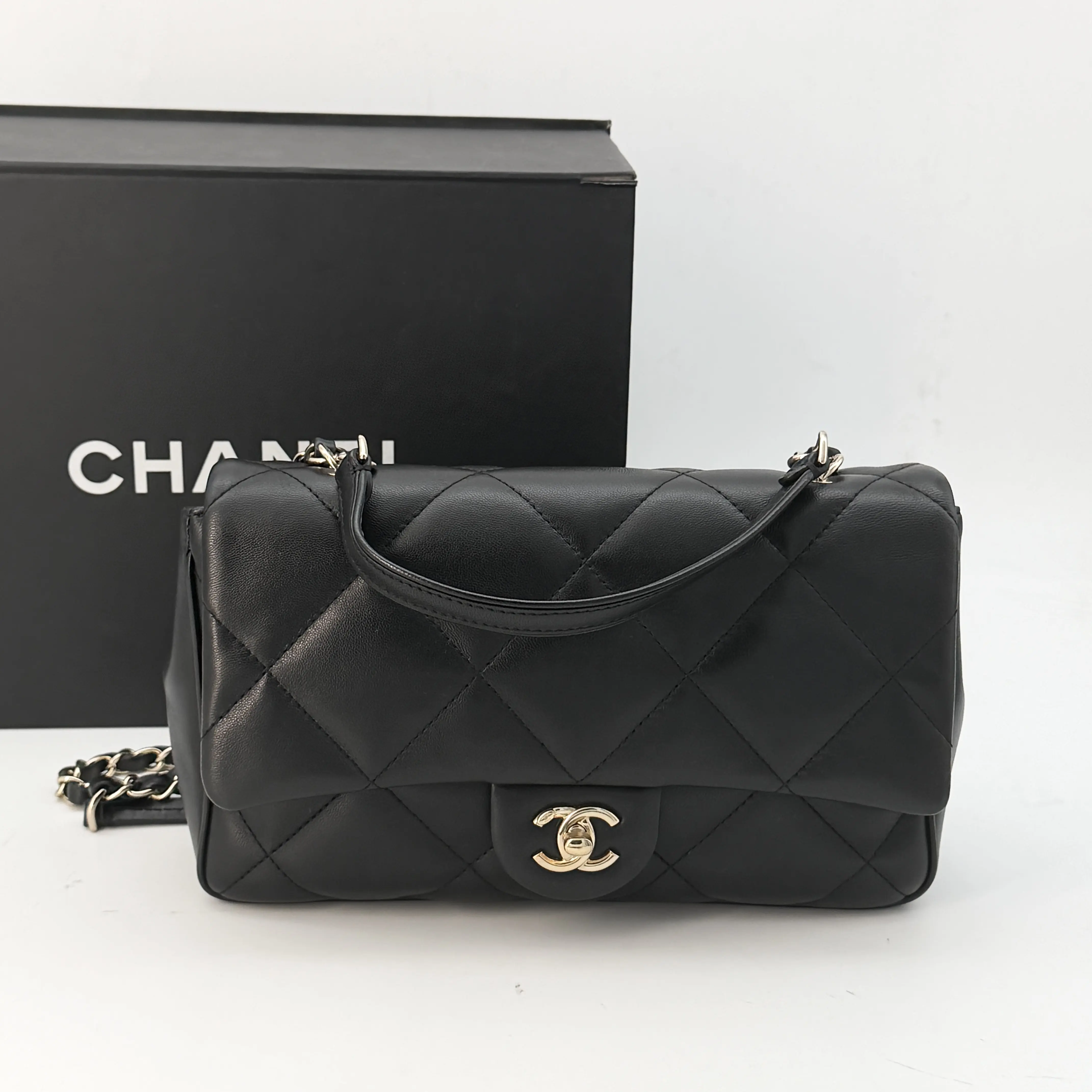 Pre-owned CHANEL lambskin Crossbody Bags Black Quilted Flap Handbag
