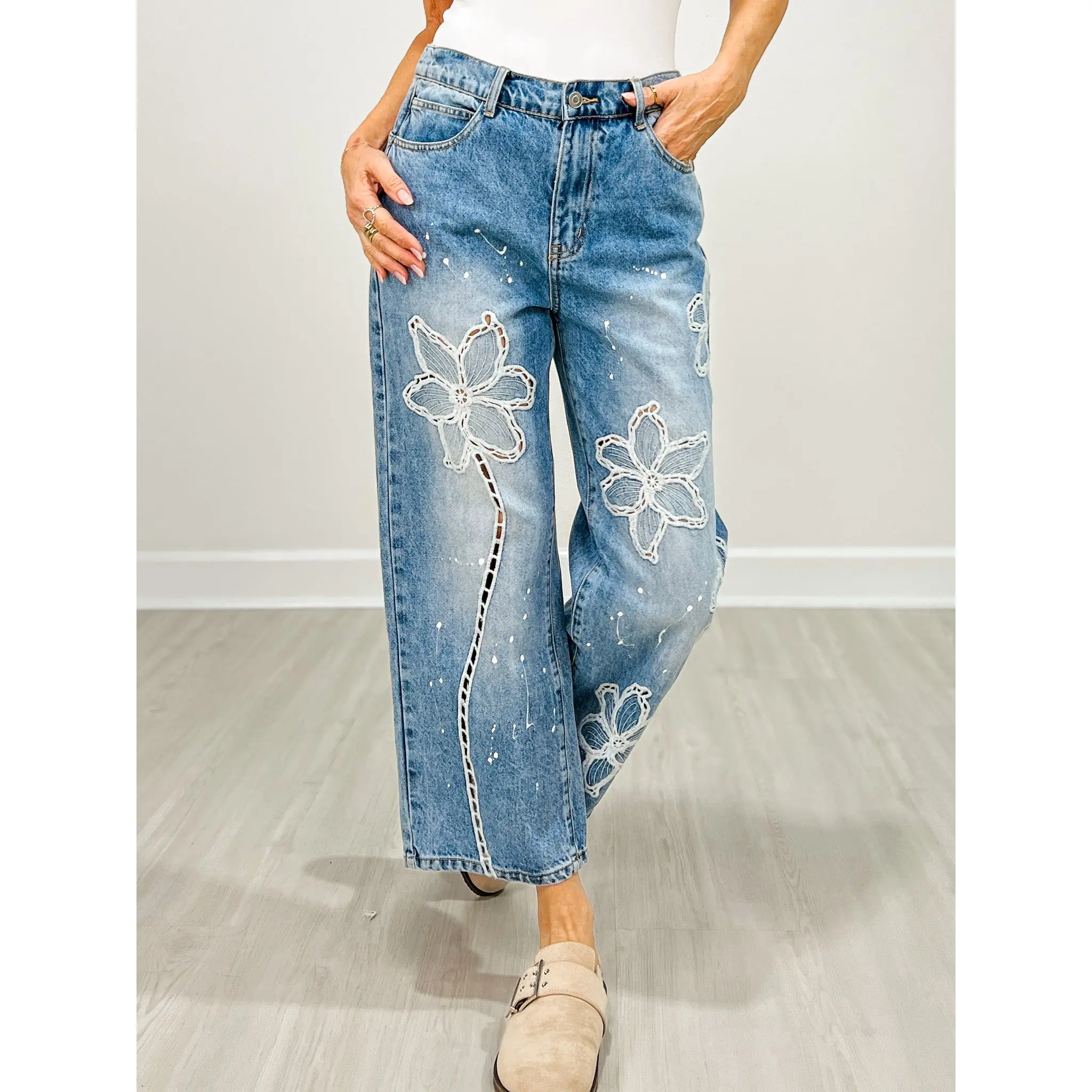 Washed Floral Embroidery Straight Jeans