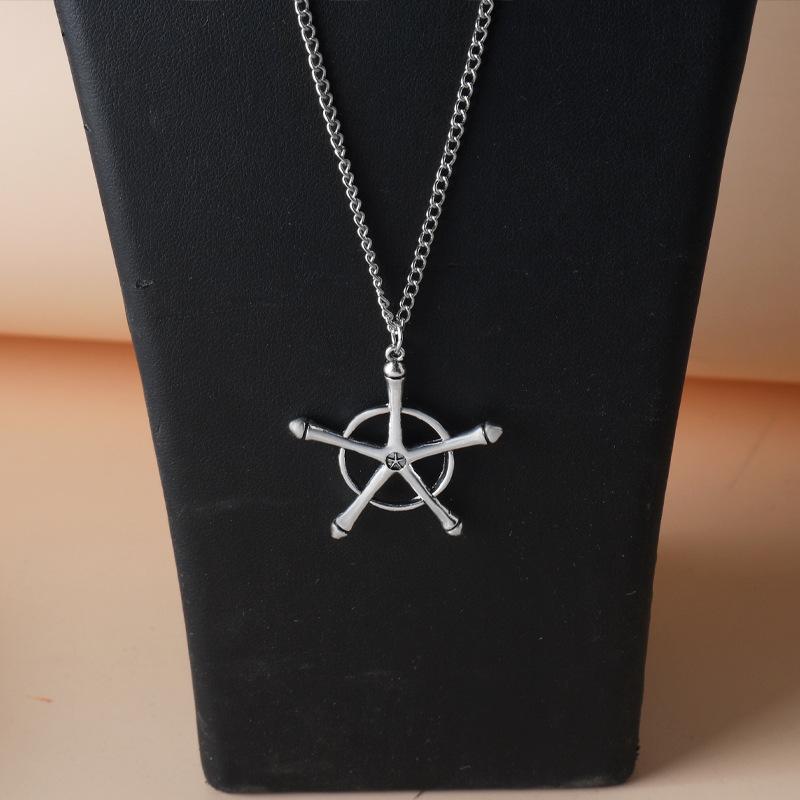 anime cosplay BLEACH pendant necklace figure Ishida Uryuu symbol necklace clavicle chain jewelry fans gifts