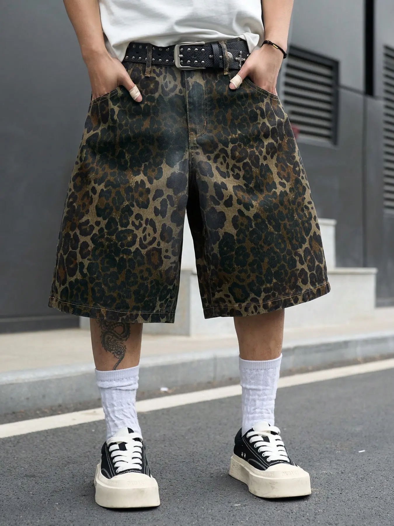 Men's Retro Leopard Print Denim Jean Shorts, Summer Streetwear Loose-Fit Wide-Leg Shorts, Trendy Relaxed Fashion Style Streetwear Bottom, Casual Streetwear Shorts